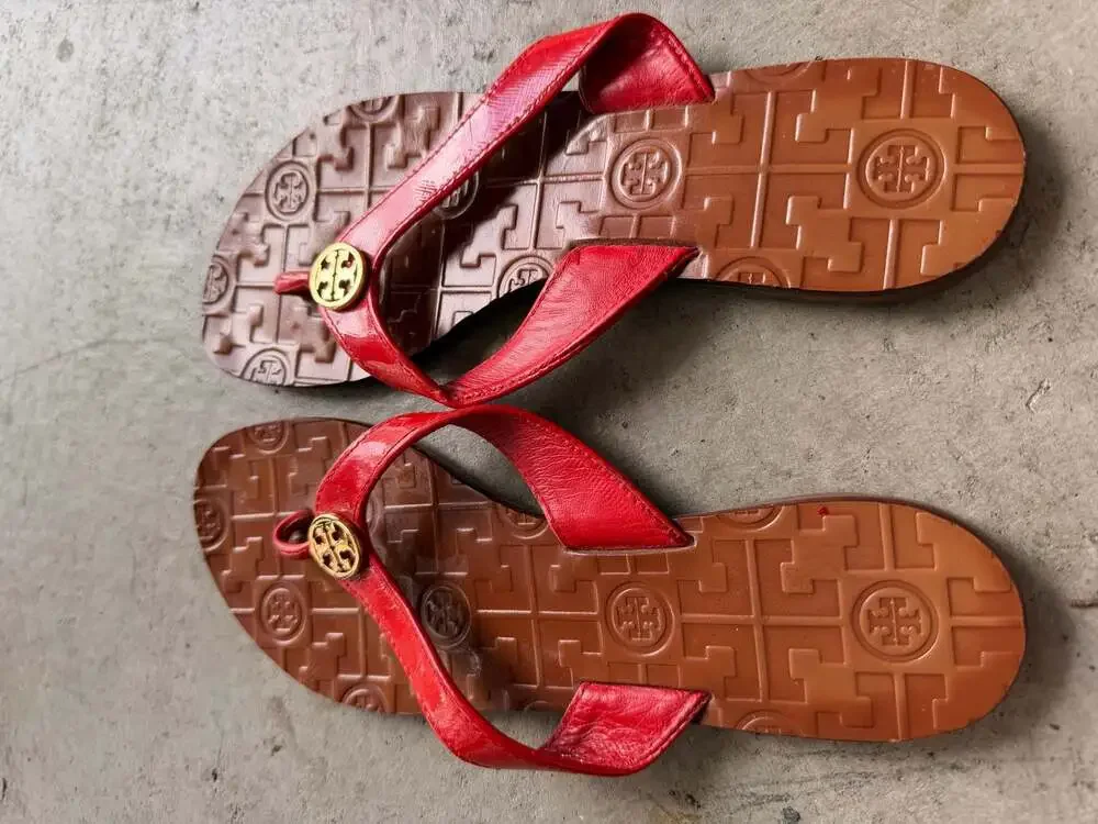 Tory Burch Thora Patent Leather Logo Thong Sandals